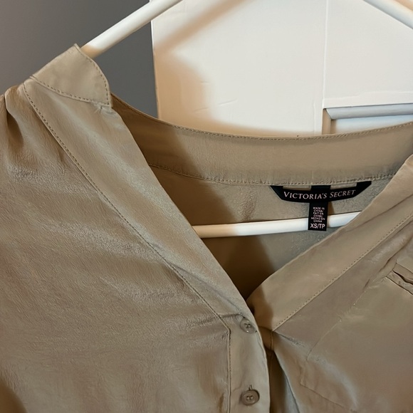VS Blouse - Picture 2 of 2